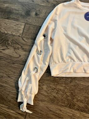 Sweaty Rocks Ribbon Laced Sleeved Crop Top Sweatshirt